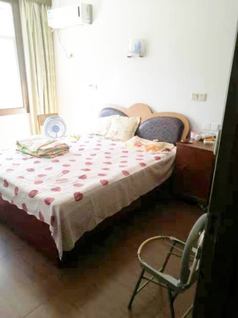 天龙新村  103㎡精装修带车库 78万元