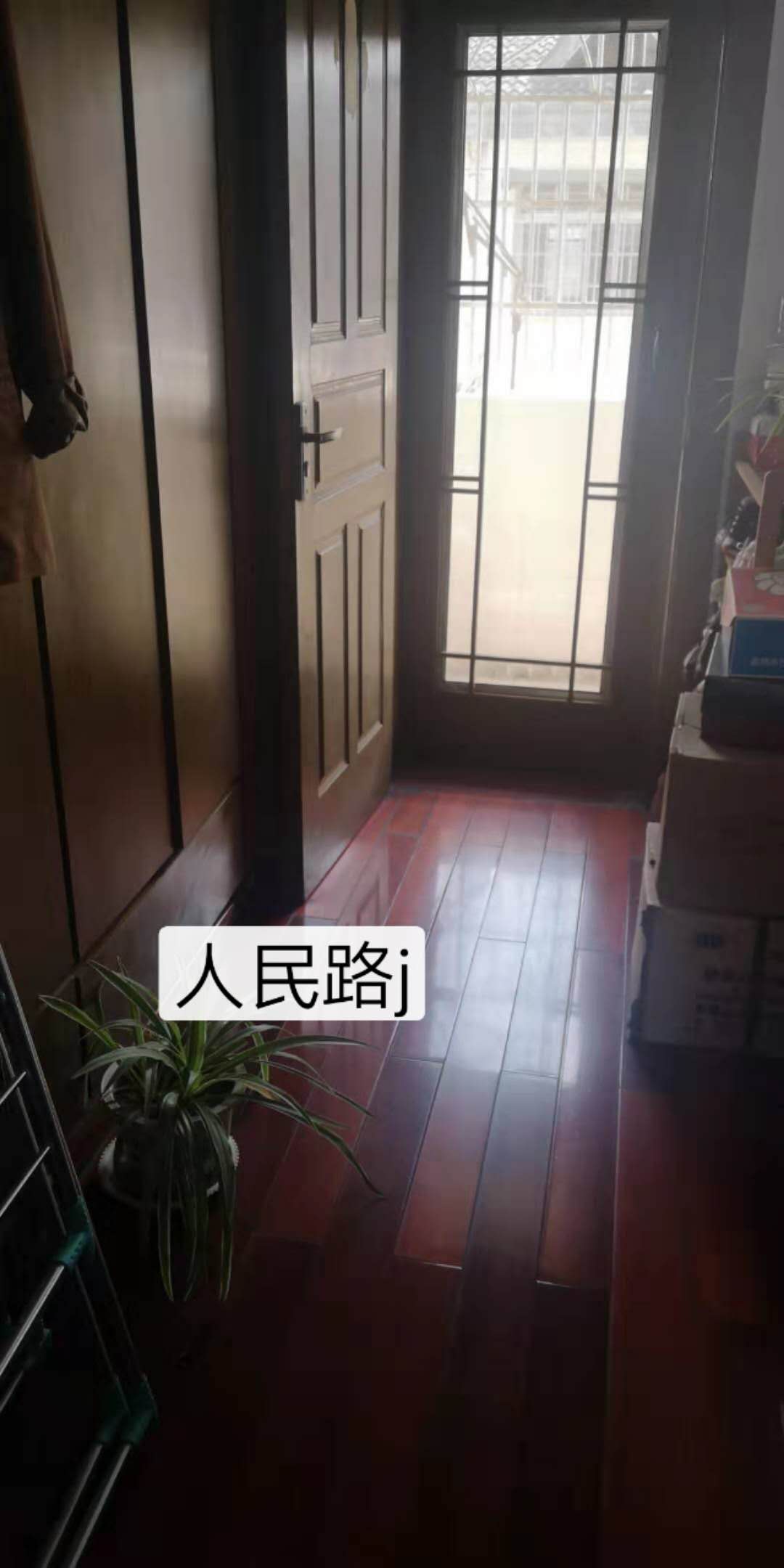 人民路菜市场  101㎡ 76万元精装带杂物间