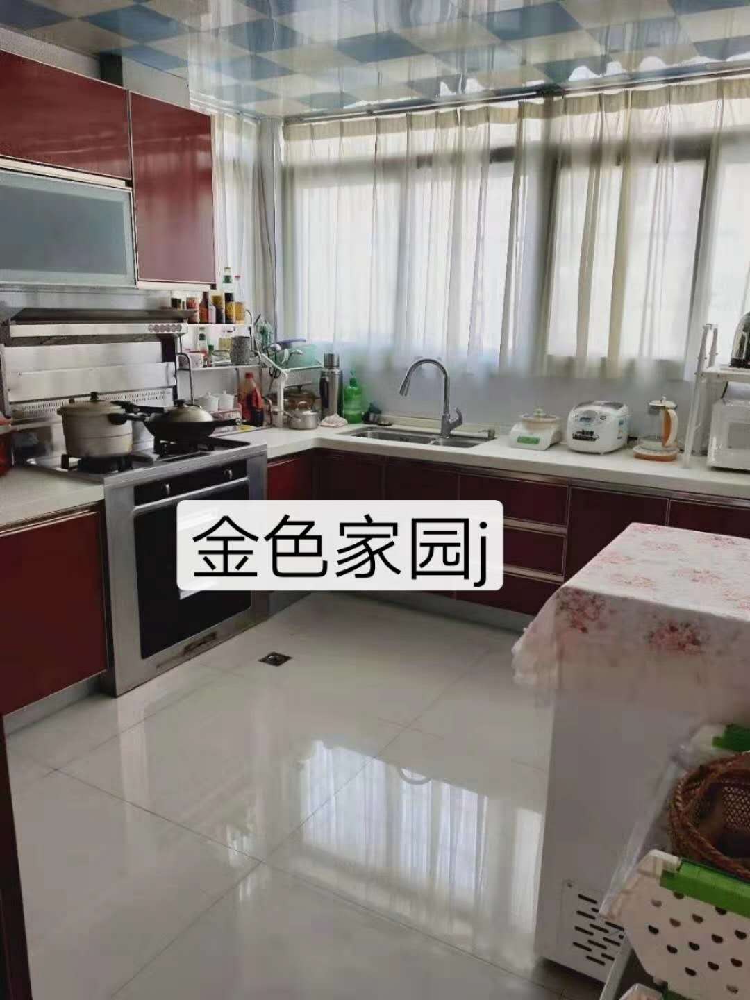 金色家园  ，中层117平方精装修带杂物间100万出售