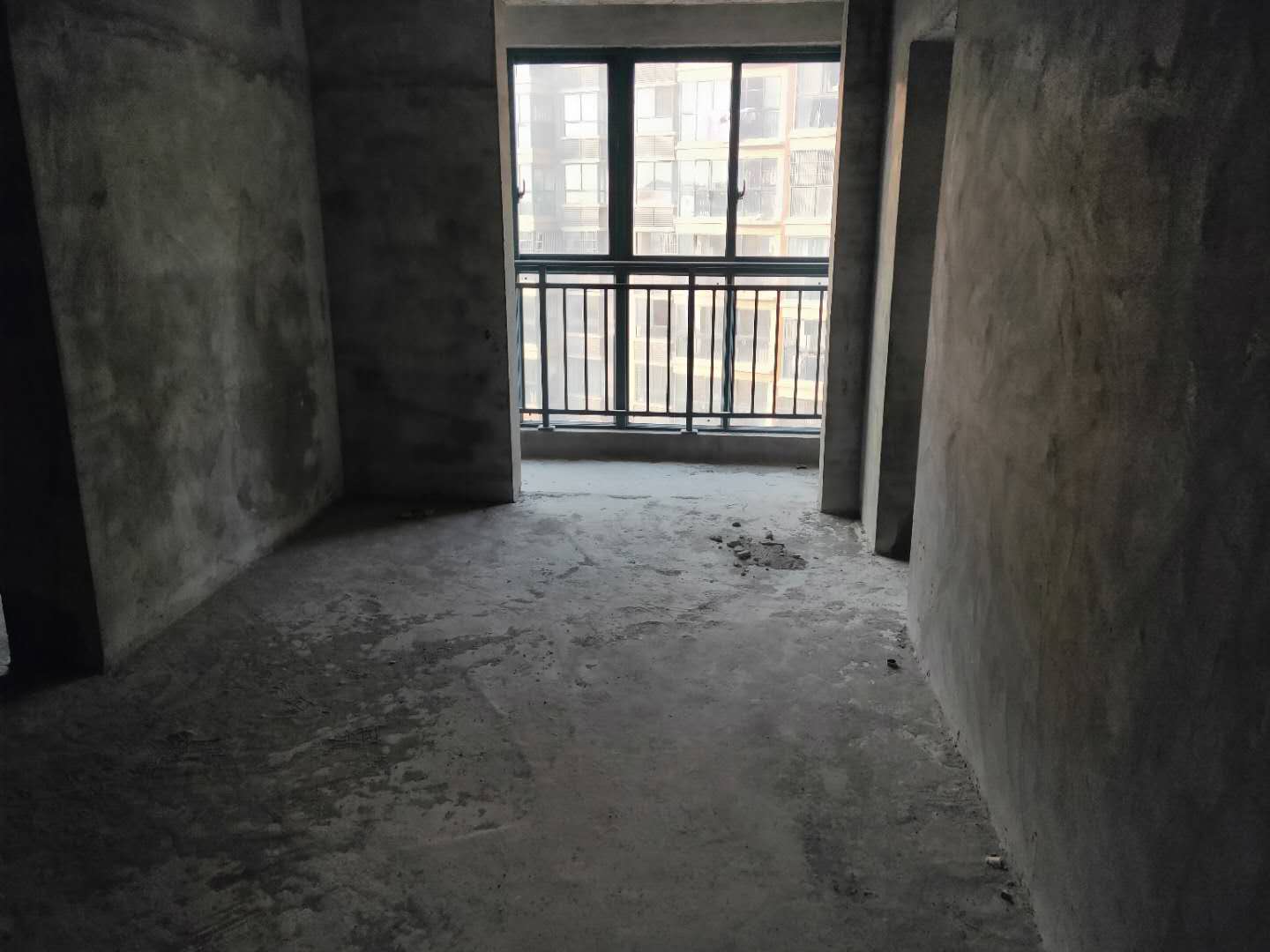 龙城庄园  139.6㎡ 毛坯带杂物间110.8万元