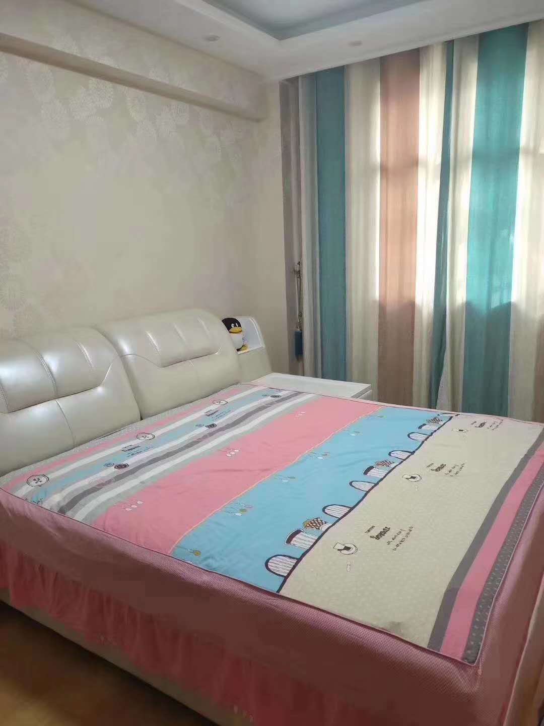 晋湖家园  125㎡豪装带车位杂物间 130万元