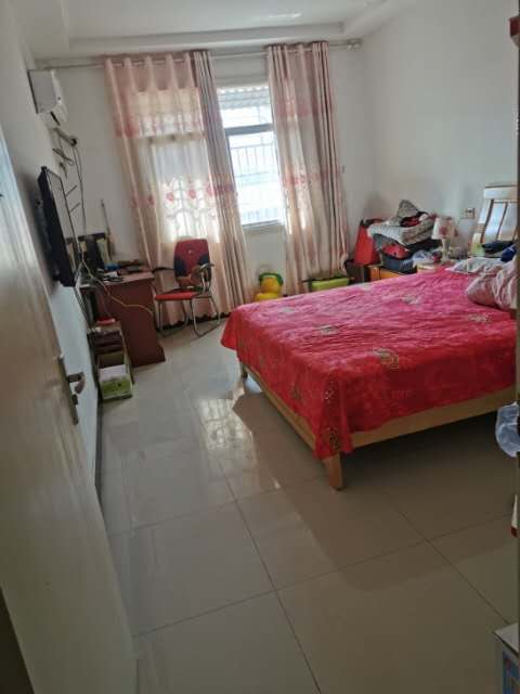 天龙新村  113㎡ 87万元 带20平米杂物间