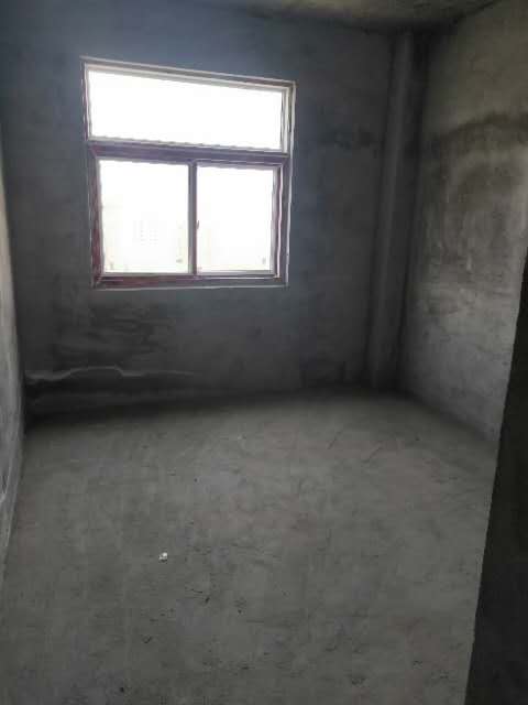 幸福家园  125㎡ 带车位79.8万元