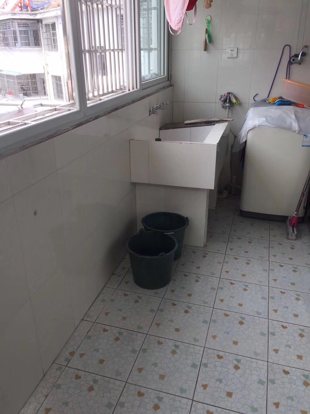 晋湖小区  128㎡ 96.8万元