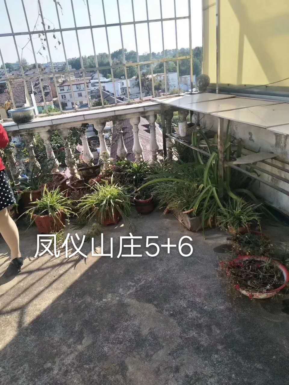 凤仪山庄  130㎡ 95万元5 楼精装带杂物间