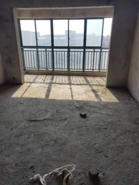 玉龙华府 附近好楼层 143㎡带车位 99.8万元