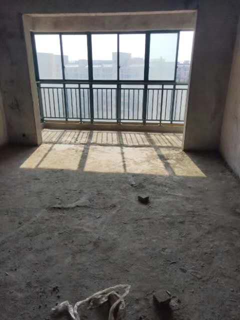 方合小区  119㎡带车位 86万元