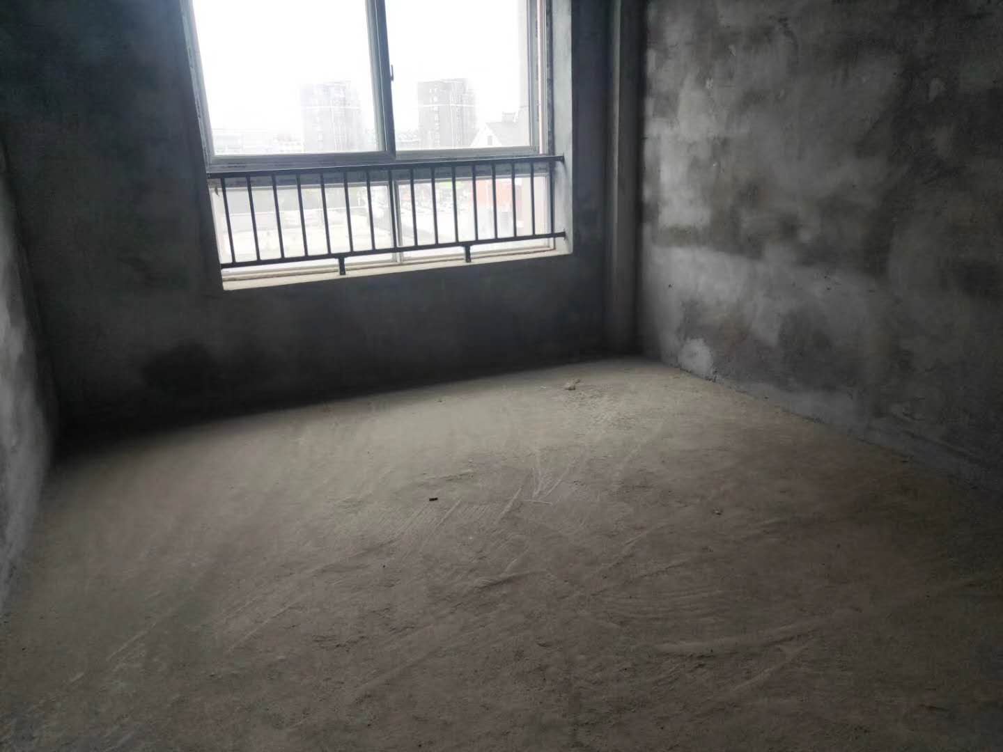 天成时代102平毛坯房76.8万出售