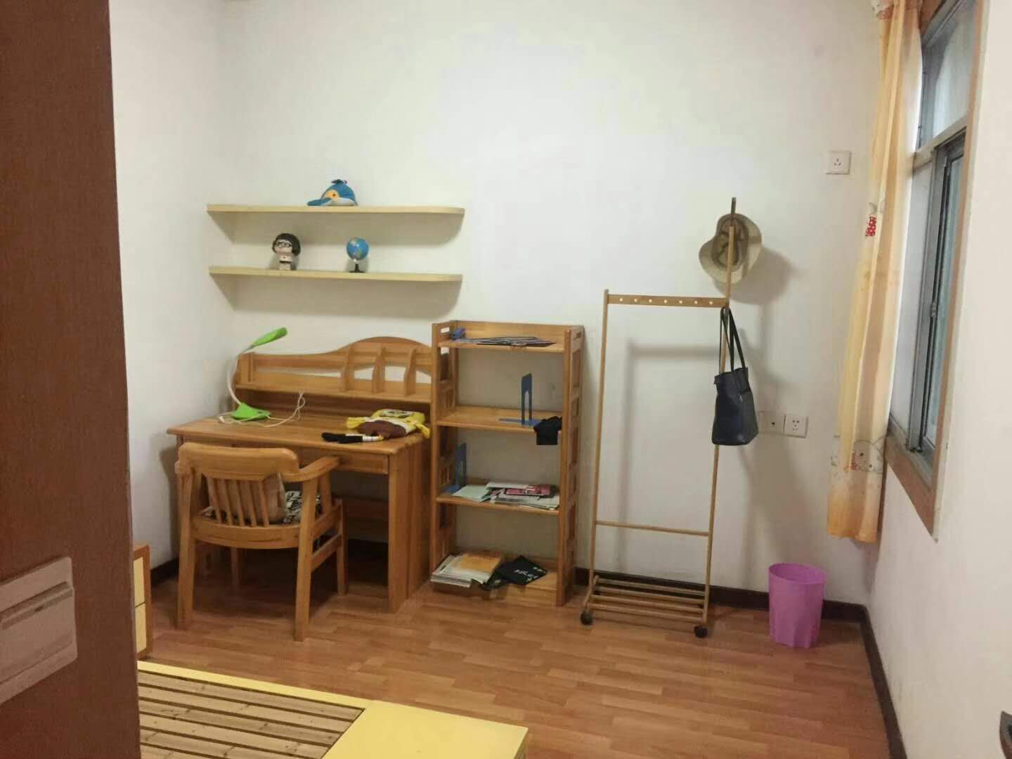 天龙新村 中层120 平方精装带车库98万元