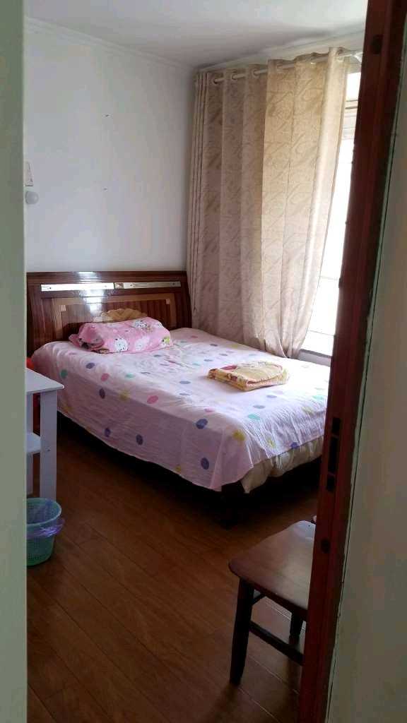 宏泰花园  109㎡ 90万元，带车位杂物间