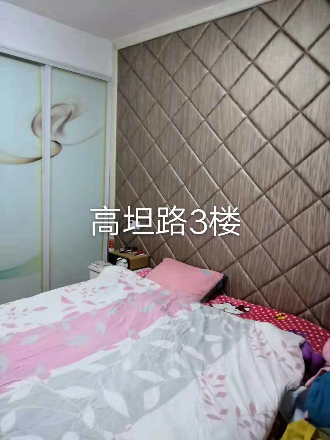 高坦路楼梯单元房中间楼层，103平方，精装带杂物间，证齐全可按揭，售价75万，随时看房！153918