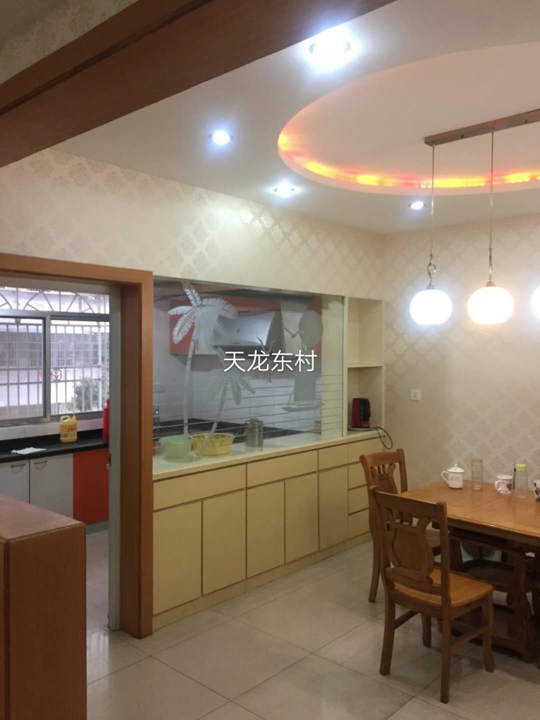 天龙新村中间楼层119平带大车库精装