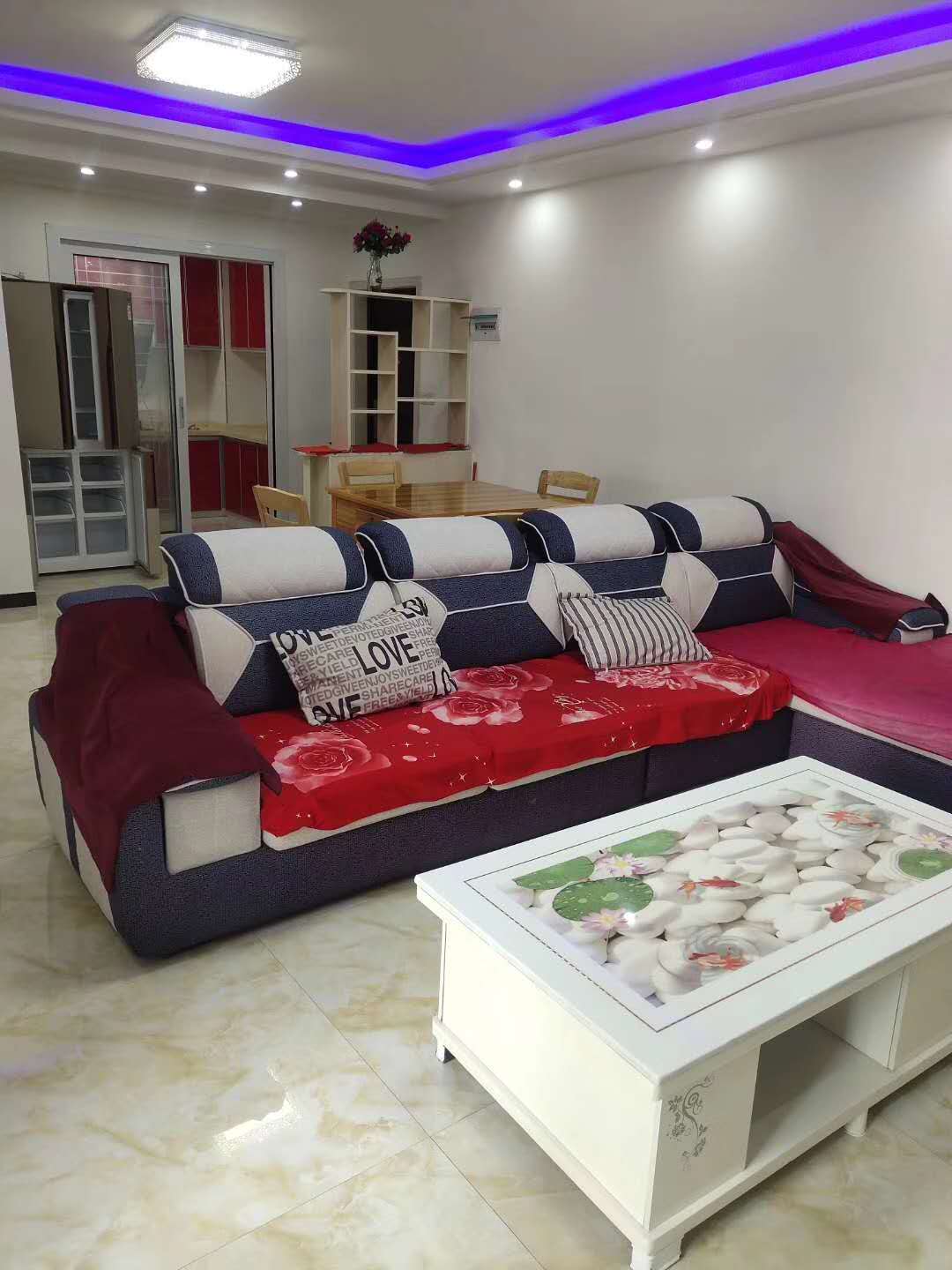 玉龙华府  100平方精装修带杂物间88.8万出售