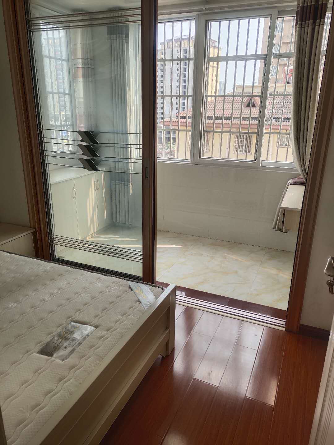 玉龙华府  99㎡ 88.8万元精装带杂物间