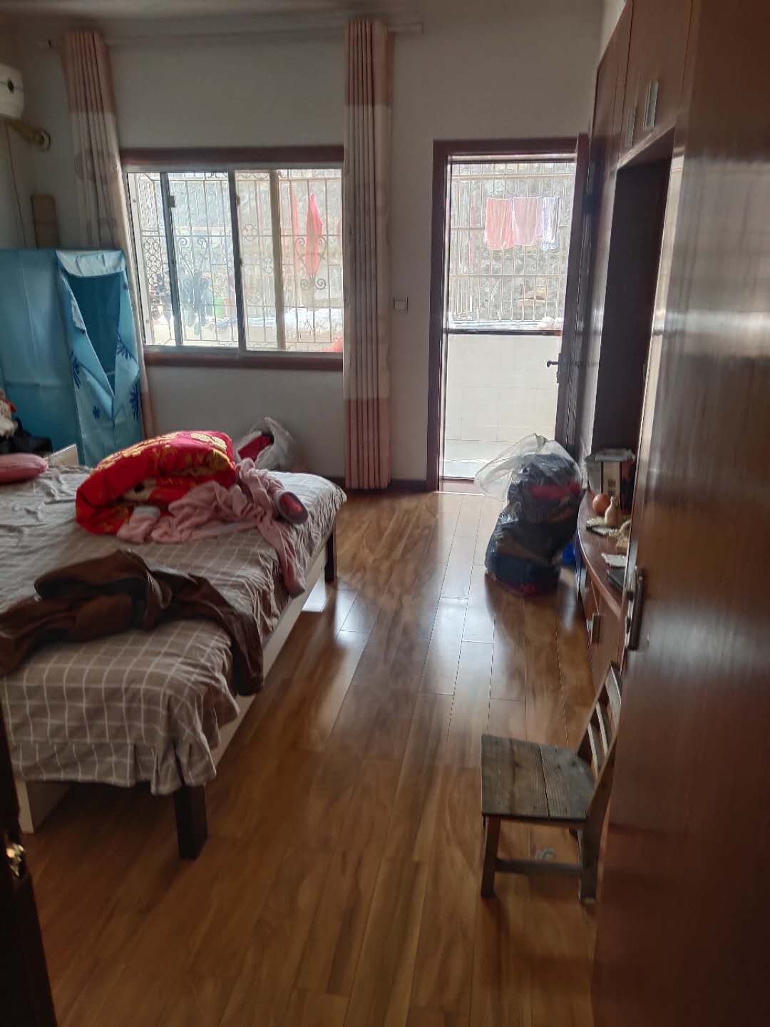 实念中学 217㎡ 158万元两间三层庭院房