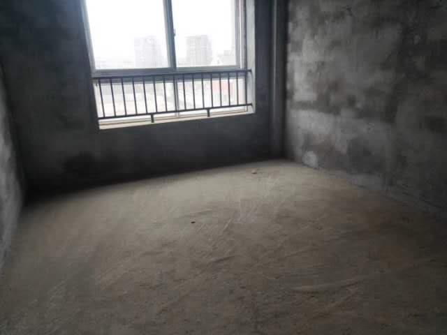 龙城庄园  139.8㎡ 毛坯房99.6万出售