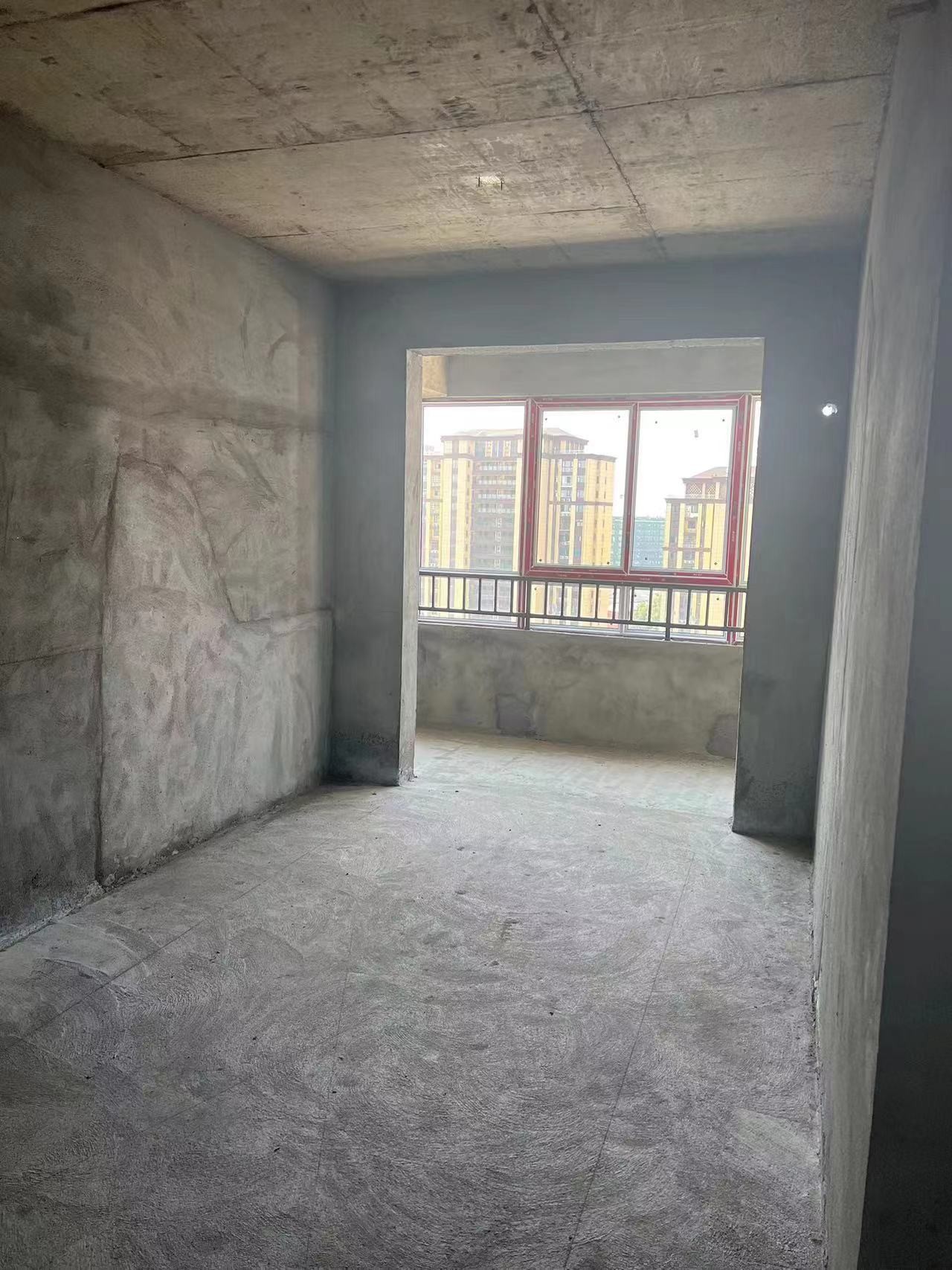 经纬汇通 3室2厅2卫 137㎡ 95.9万 毛坯 车位另算