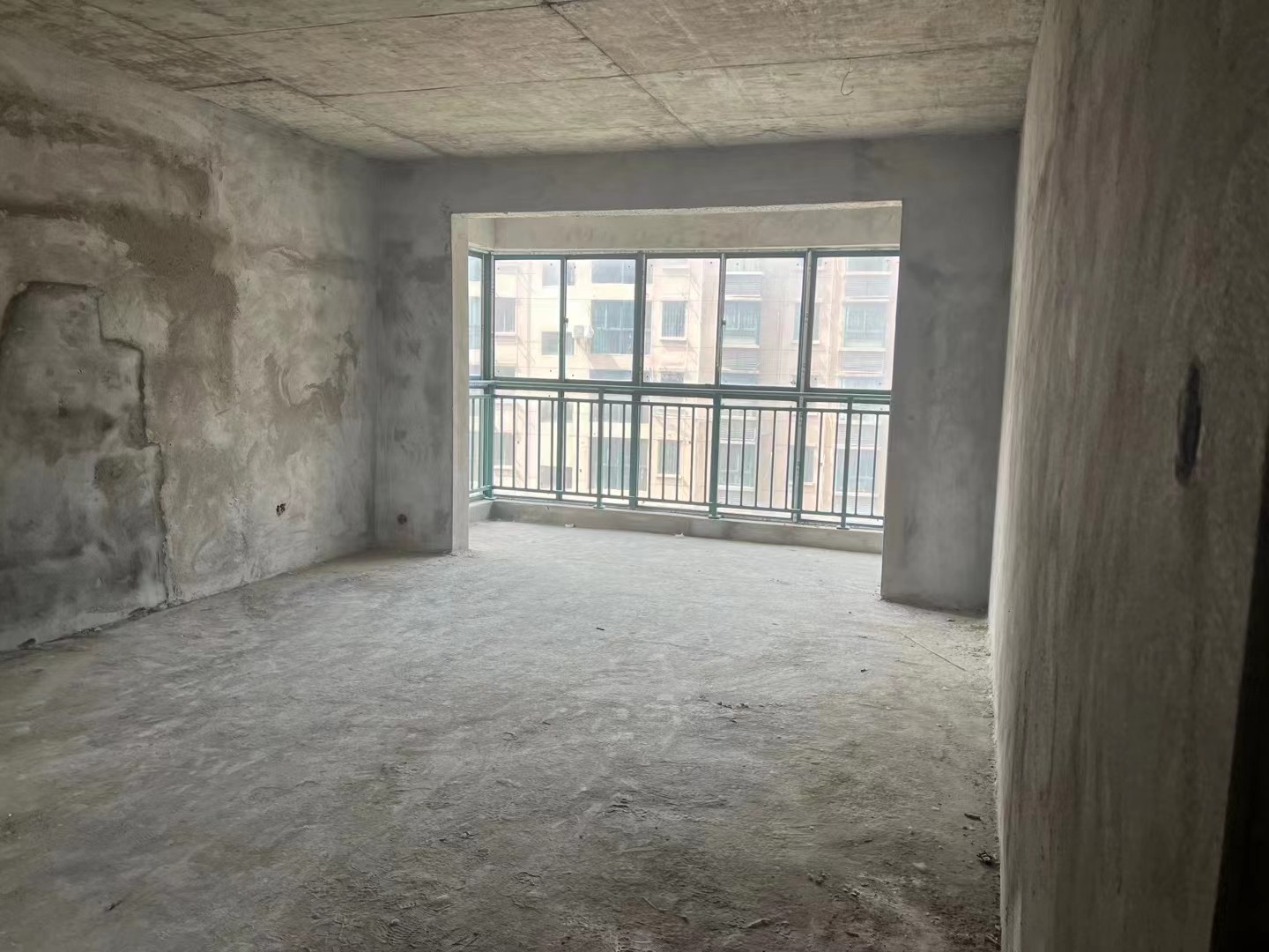 龙城庄园 3室2厅2卫 138㎡ 96.32万 毛坯