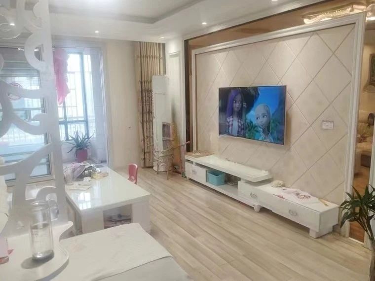 晋湖家园 3室2厅2卫 135㎡ 119.8万 精装修